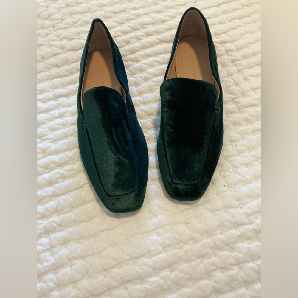 NWOT- Banana Republic Green Velvet Soft Snip Loafers